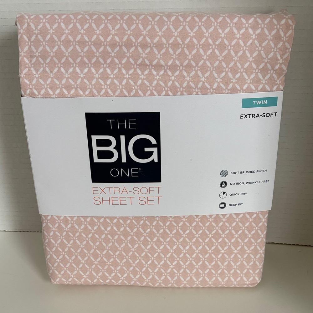 The Big One Soft Blush Sheet Set